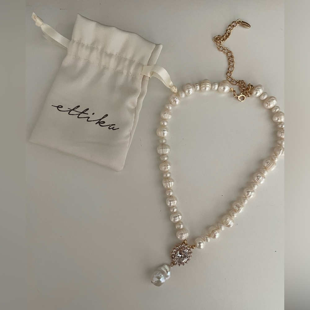 Ettika Pearl Necklace with Pendant, Gold contrast - New - Picture 2 of 5